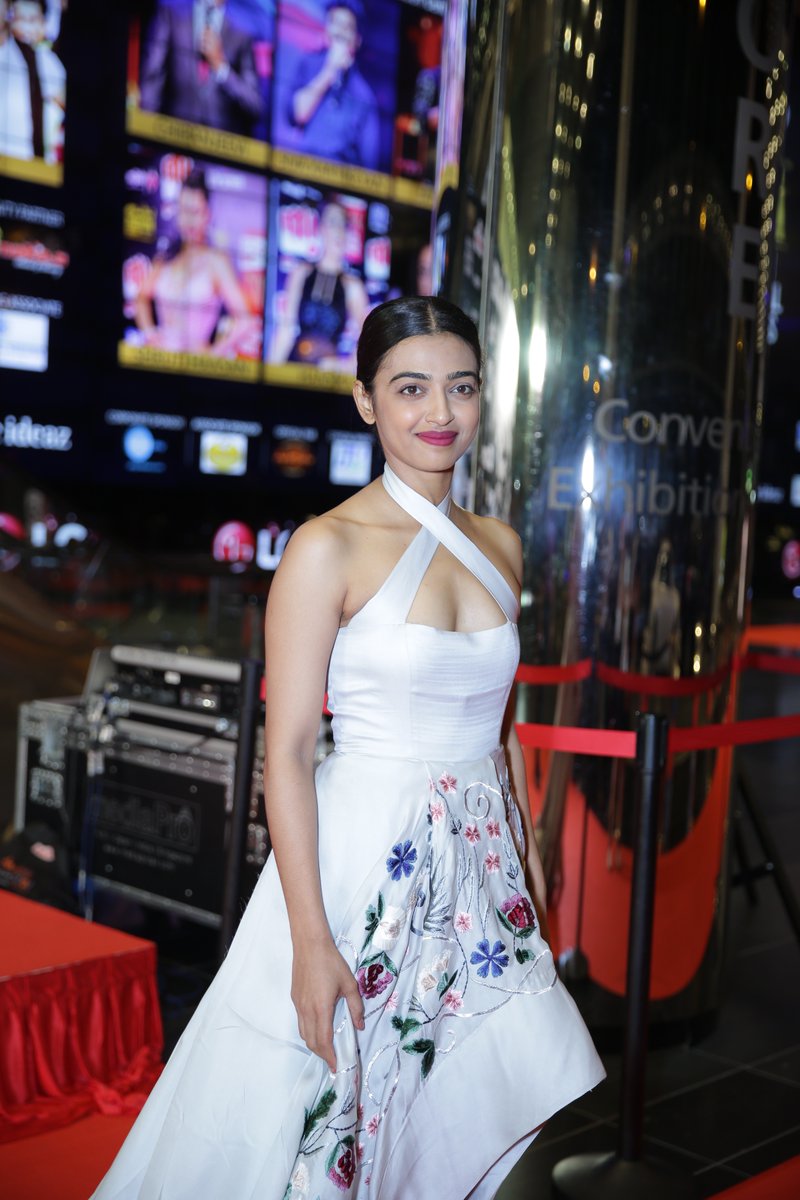 Kabali lady Radhika Apte at SIIMA 2016 - Photos,Images,Gallery - 44012