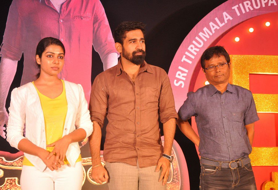 Telugu movie Bichagadu 50 days function event held in Hyderabad. Celebs like Vijay Antony, Satna Titus, Producer Fathima Vijay Antony, Director Sasi, Jayasudha, Lakshman, SV Krishna Reddy, B Gopal, T Prasanna Kumar, K Atchi Reddy, Siva Balaji, Aryan Rajesh and others graced the event. Bichagadu,Bichagadu 50 days function,Vijay Antony,Satna Titus,Bichagadu collections,Bichagadu box office collection,Fathima Vijay Antony,Sasi,Jayasudha,Lakshman,SV Krishna Reddy,B Gopal,T Prasanna Kumar,Bichagadu sucess meet,Bichagadu sucess meet pics,Bic