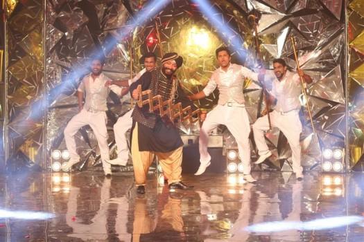 Here are the celebrity contestants who will be part of the upcoming season of Jhalak Dikhhla Jaa. The pictures are from the promo shoot that was recently shot with the contestants, giving a glimpse of what can be expected in Jhalak Dikhhla Jaa season 9.