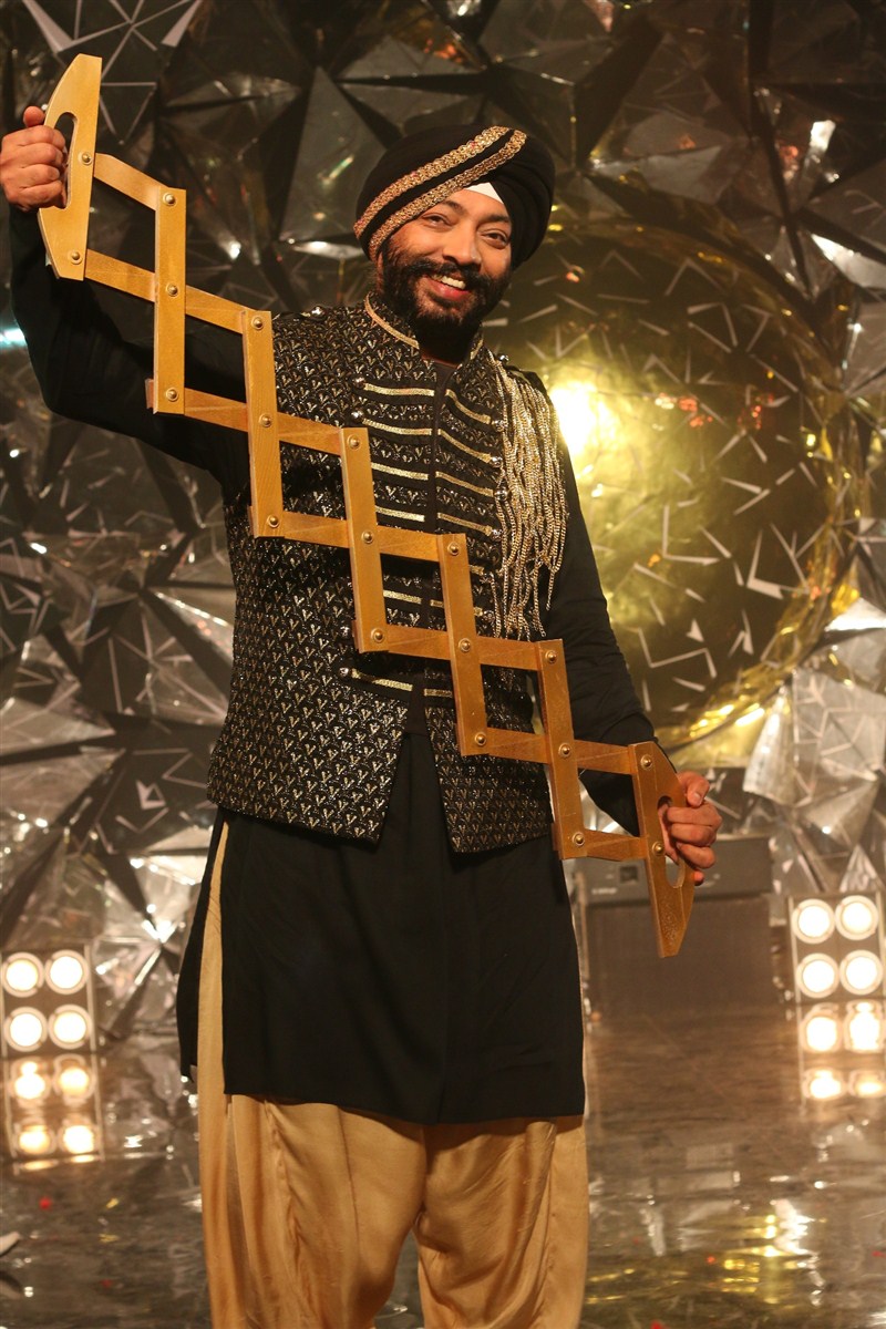 Here are the celebrity contestants who will be part of the upcoming season of Jhalak Dikhhla Jaa. The pictures are from the promo shoot that was recently shot with the contestants, giving a glimpse of what can be expected in Jhalak Dikhhla Jaa season 9. Jhalak Dikhhla Jaa 2016,Jhalak Dikhhla Jaa,Jhalak Dikhhla Jaa 2016 Contestants,Jhalak Dikhhla Jaa Contestants,Comedian Gaurav Gera,Arjun Bijlani,Surveen Chawla,Karishma Tanna,Swara,Helly Shah,Shakti Arora,Poonam Shah,Harpal Singh Sokhi