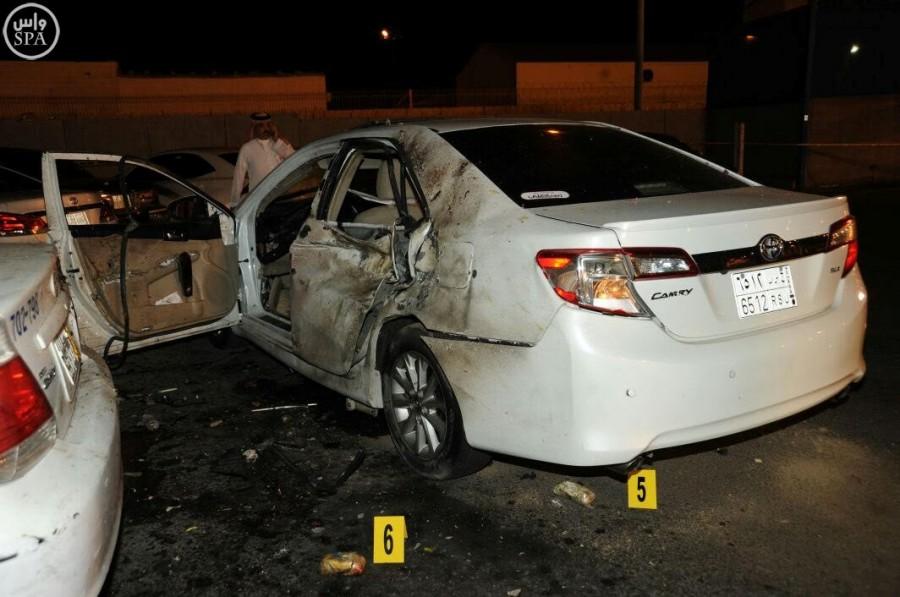 A suicide bomber blew himself up beside security headquarters in Prophet Mohammed's mosque in the Saudi city of Medina on Monday, local media reported. Suicide blasts,Suicide blasts in Medina,Medina blast,Saudi Arabia,Saudi Arabia blast,blast in Saudi Arabia,Prophet Mohammed,Prophet Mohammed's mosque,mosque,balst near mosque