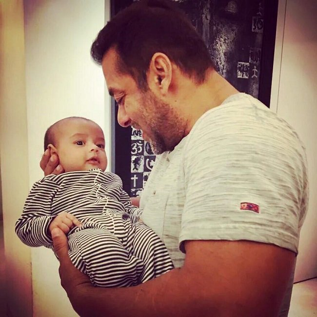 Bollywood actor Salman Khan teaches Sultan moves to his Nephew Ahil. Salman Khan,Salman Khan teaches Sultan moves to his Nephew Ahil,Ahil,Sultan,Sultan moves to his Nephew Ahil,Nephew Ahil,Salman Khan with his Nephew Ahil,Salman Khan Nephew Ahil