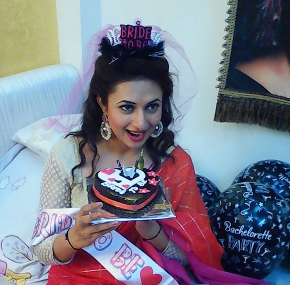 Bollywood actress Divyanka Tripathi, who is set to marry her Yeh Hai Mohabbatein co-star Vivek Dahiya on 8th July, the actress celebrates bachelorette party with friends. Divyanka Tripathi,Divyanka Tripathi wedding,Divyanka Tripathi marriage,Divyanka Tripathi Bachelorette party with friends,Divyanka Tripathi Bachelorette party,Divyanka Tripathi wedding pics,Divyanka Tripathi wedding images,Divyanka Tripathi wedding photos