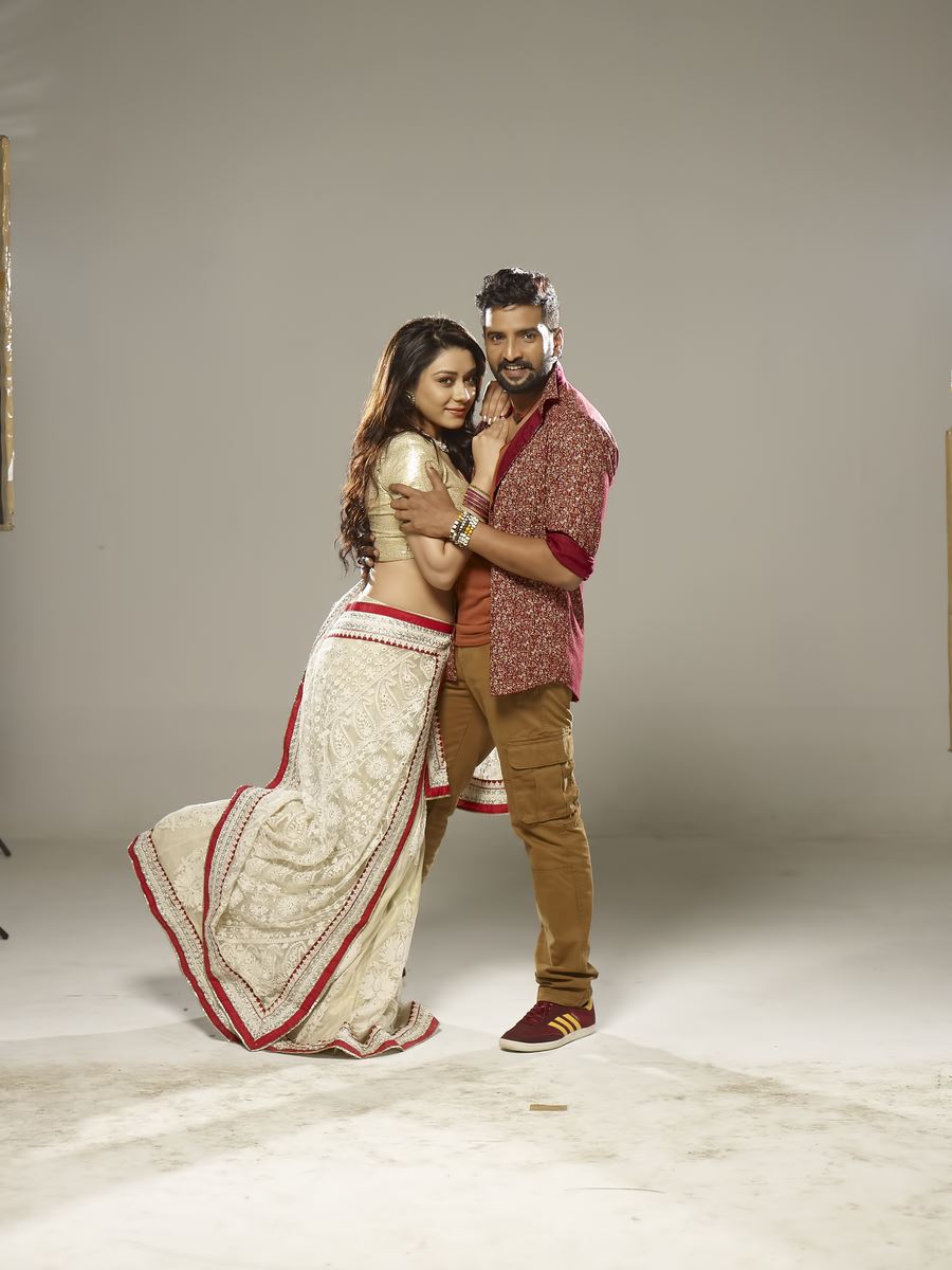 Dhilluku Dhuddu is an upcoming Tamil comedy horror film directed by Rambala. Starring Santhanam and Shanaya in the lead role. Dhilluku Dhuddu,tamil movie Dhilluku Dhuddu,Santhanam,Santhanam in Dhilluku Dhuddu,Shanaya,Dhilluku Dhuddu movie stills,Dhilluku Dhuddu movie pics,Dhilluku Dhuddu movie images,Dhilluku Dhuddu movie photos,Dhilluku Dhuddu movie pictures,Dhilluku Dhuddu sti