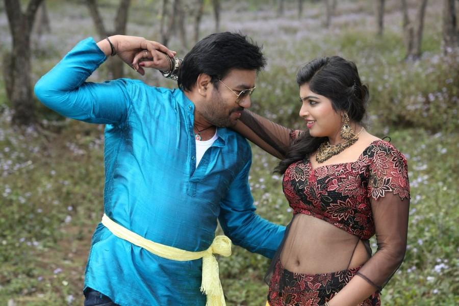Adra Machan Visilu is an upcoming Tamil comedy movie. The film stars Shiva, Naina Sarwar and Srinivasan in the lead role. Adra Machan Visilu,tamil movie Adra Machan Visilu,Shiva,Naina Sarwar,Srinivasan,powerstar Srinivasan,power star Srinivasan,Adra Machan Visilu movie stills,Adra Machan Visilu movie pics,Adra Machan Visilu movie images,Adra Machan Visilu movie photos,Adra M