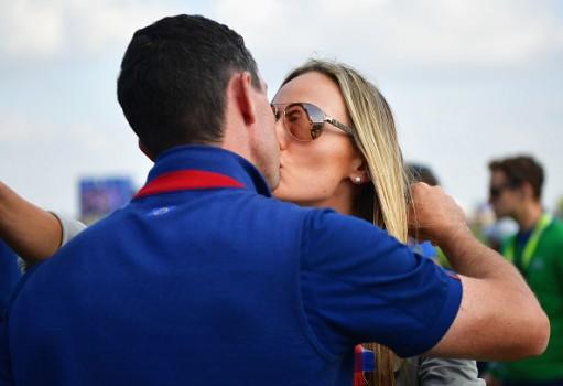 Happy Kiss Day 2016: Quotes, Wishes, Sayings, Messages, SMS, Images.