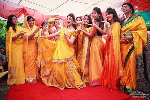 Bollywood actress Divyanka Tripathi glows in yellow at her Haldi ceremony. Divyanka Tripathi,Divyanka Tripathi Haldi ceremony,Divyanka Tripathi in yellow at her Haldi ceremony,Divyanka Tripathi glows in yellow at her Haldi ceremony,Divyanka Tripathi Haldi ceremony pics,Divyanka Tripathi Haldi ceremony images,Divyanka Tripathi Ha