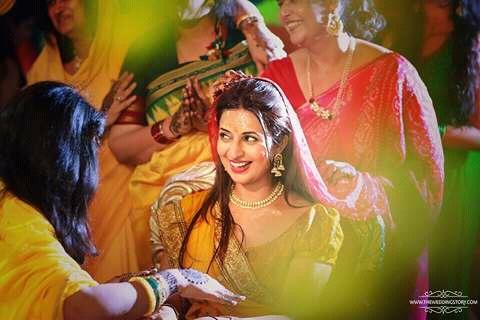 Bollywood actress Divyanka Tripathi glows in yellow at her Haldi ceremony. Divyanka Tripathi,Divyanka Tripathi Haldi ceremony,Divyanka Tripathi in yellow at her Haldi ceremony,Divyanka Tripathi glows in yellow at her Haldi ceremony,Divyanka Tripathi Haldi ceremony pics,Divyanka Tripathi Haldi ceremony images,Divyanka Tripathi Ha