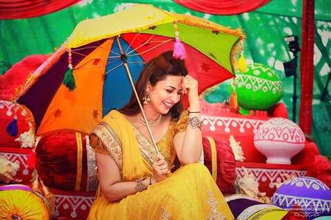 Bollywood actress Divyanka Tripathi glows in yellow at her Haldi ceremony. Divyanka Tripathi,Divyanka Tripathi Haldi ceremony,Divyanka Tripathi in yellow at her Haldi ceremony,Divyanka Tripathi glows in yellow at her Haldi ceremony,Divyanka Tripathi Haldi ceremony pics,Divyanka Tripathi Haldi ceremony images,Divyanka Tripathi Ha