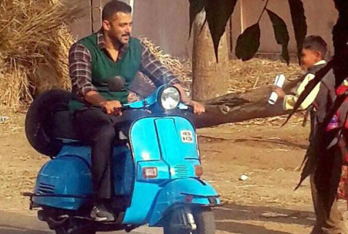 One of the much-awaited film of this year, Salman Khan's Sultan released this weekend on the eve of EID Festival. Here are some Funny Mistakes in Salman Khan's Sultan movie. Did You Notice Them? Funny Mistakes in Sultan movie,Sultan movie Funny Mistakes,Funny Mistakes is Salman Khan's Sultan movie,Sultan's funny mistakes,Salman Khan,Salman Khan's Sultan,Sultan funny mistakes pics,Sultan funny mistakes images,Sultan funny mistakes p