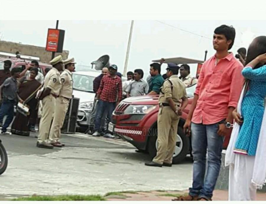 Suriya, Shruti Haasan's Singam 3 working stills. Singam 3,Suriya,Shruti Haasan,Suriya and Shruti Haasan,Singam 3 working stills,Singam 3 working pics,Singam 3 working images,Singam 3 working photos,Singam 3 working pictures