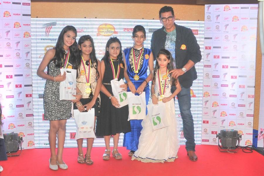 Celebs like Anil Sharma, Mukesh Rishi, Kanika Maheshwari, Mushtaq Khan, Kumar Mohan etc graced the evening with their presence and were felicitated. Celebs at 'Save The Girl Child' campaign,Save The Girl Child,Anil Sharma,Mukesh Rishi,Kanika Maheshwari,Mushtaq Khan,Kumar Mohan