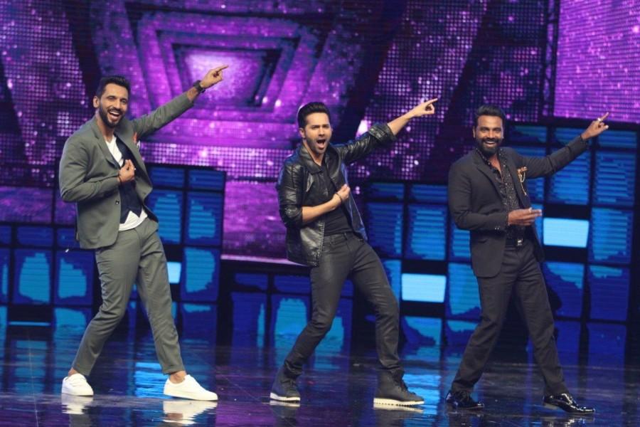 Varun Dhawan and Jacqueline sizzle on Dance + stage with Superjudge Remo D'souza. Dishoom Promotion,Varun Dhawan,Jacqueline,Remo D'souza,Varun Dhawan & Jacqueline,Dishoom Promotion pics,Dishoom Promotion images,Dishoom Promotion photos,Dishoom Promotion stills,Dishoom Promotion pictures