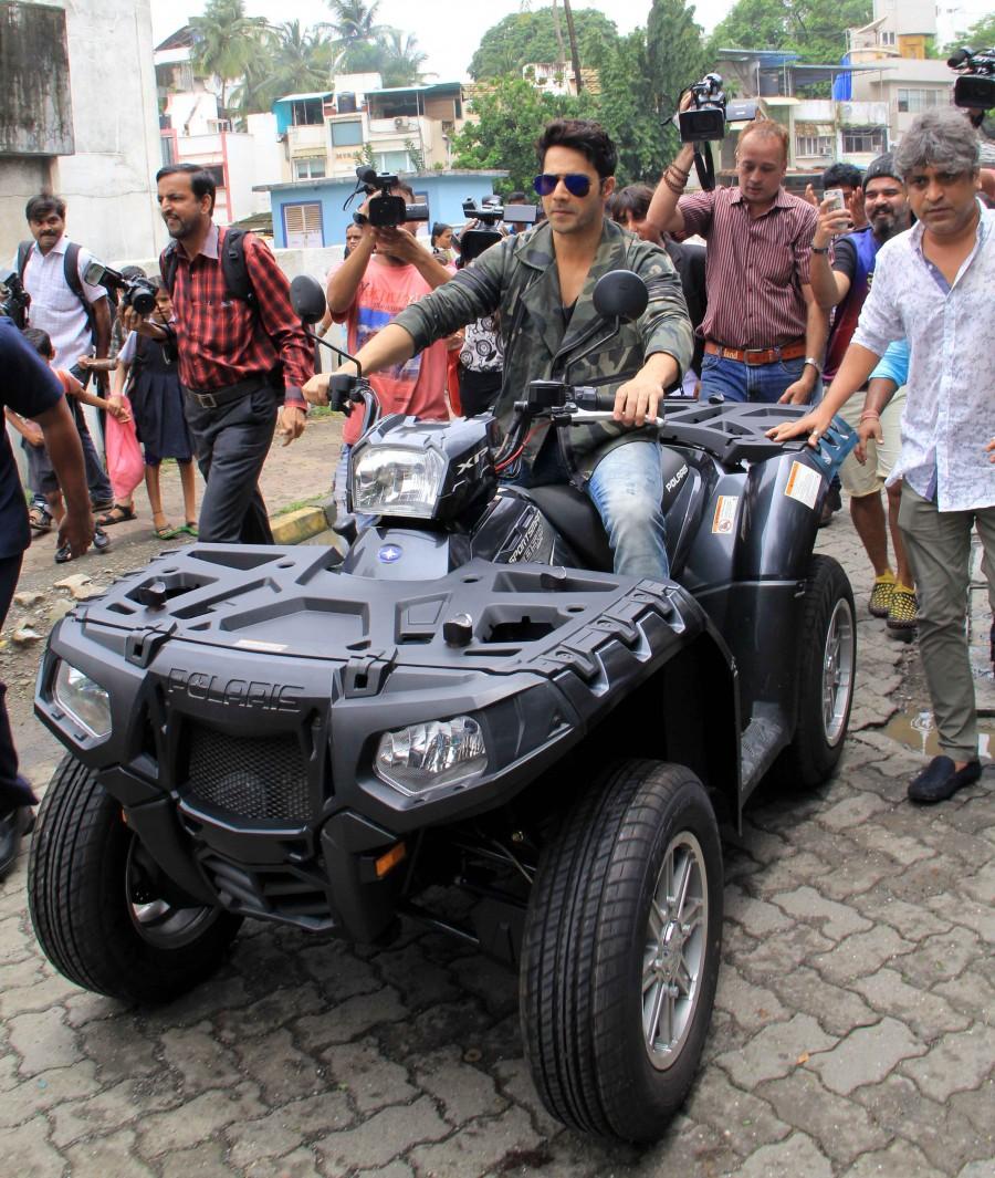 Varun Dhawan and Parineeti Chopra launched the much awaited item song Jaaneman Aah,Jaaneman Aah song,Jaaneman Aah song launch,Dishoom,Dishoom movie,Varun Dhawan,Parineeti Chopra,Varun Dhawan and Parineeti Chopra,Jaaneman Aah Dishoom