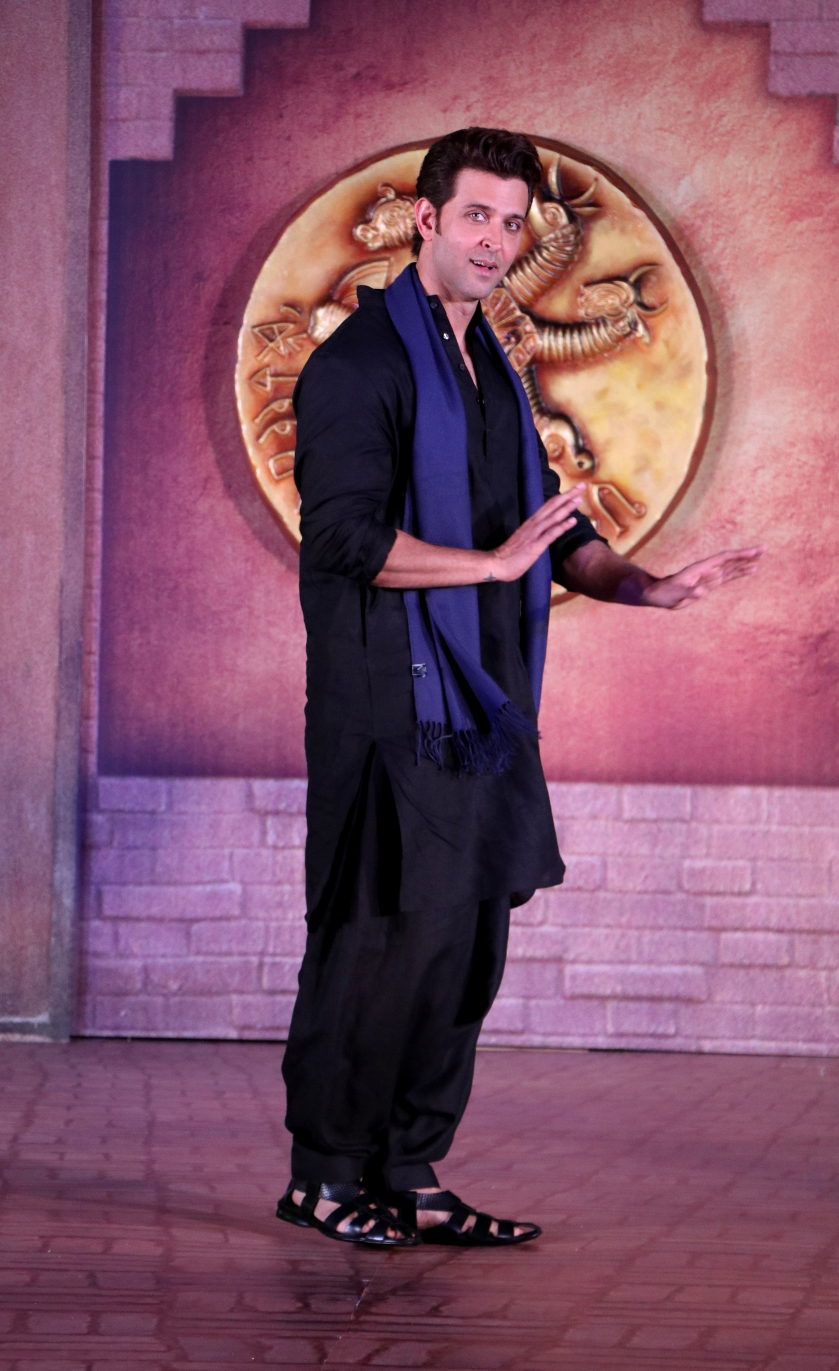 Bollywood actor Hrithik Roshan, Pooja Hegde at Mohenjo Daro press conference. Mohenjo Daro,Mohenjo Daro press conference,Hrithik Roshan at Mohenjo Daro press conference,Pooja Hegde at Mohenjo Daro press conference,Hrithik Roshan,Pooja Hegde,Mohenjo Daro press conference pics,Mohenjo Daro press conference images,Mohenjo Daro press c
