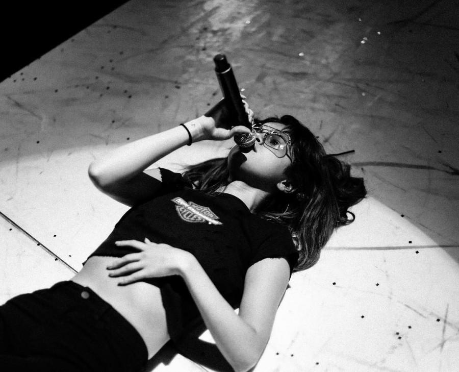 Singer Selena Gomez has reportedly broken the record for the most liked Instagram post ever, attracting 4 million likes for a photograph of herself sipping Coca-Cola. Selena Gomez,singer Selena Gomez,Selena Gomez latest pictures,Selena Gomez latest pics,Selena Gomez latest images,Selena Gomez latest photos,Selena Gomez latest stills,Selena Gomez pics,Selena Gomez images,Selena Gomez photos,Selena Gomez stills,Selena Go