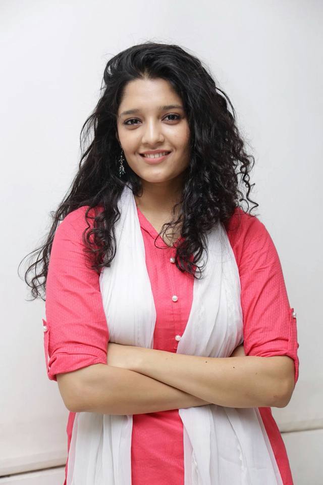 Director P Vasu is all set to remake his Kannada horror Shivalinga,Shivalinga remake,Raghavendhra Lawrence,Rithika Singh,Vadivelu,Shivalinga movie launch,Shivalinga movie launch pics,Shivalinga movie launch images,Shivalinga movie launchphotos,Shivalinga movie launch stills,Shivalinga movie launch pictures