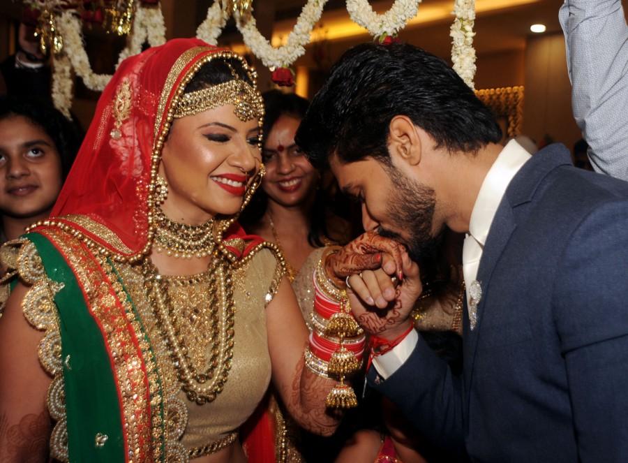 Photos of Bollywood actress Sambhavna Seth ties the knot with longtime boyfriend Avinash Dwivedi. Sambhavna Seth,Sambhavna Seth wedding pictures,Sambhavna Seth wedding pics,Sambhavna Seth wedding images,Sambhavna Seth wedding stills,Sambhavna Seth weds Avinash Dwivedi,Avinash Dwivedi