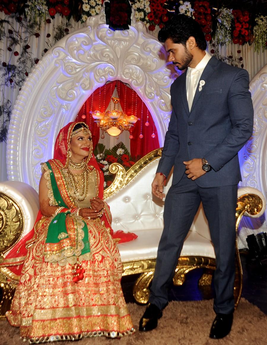 Photos of Bollywood actress Sambhavna Seth ties the knot with longtime boyfriend Avinash Dwivedi. Sambhavna Seth,Sambhavna Seth wedding pictures,Sambhavna Seth wedding pics,Sambhavna Seth wedding images,Sambhavna Seth wedding stills,Sambhavna Seth weds Avinash Dwivedi,Avinash Dwivedi