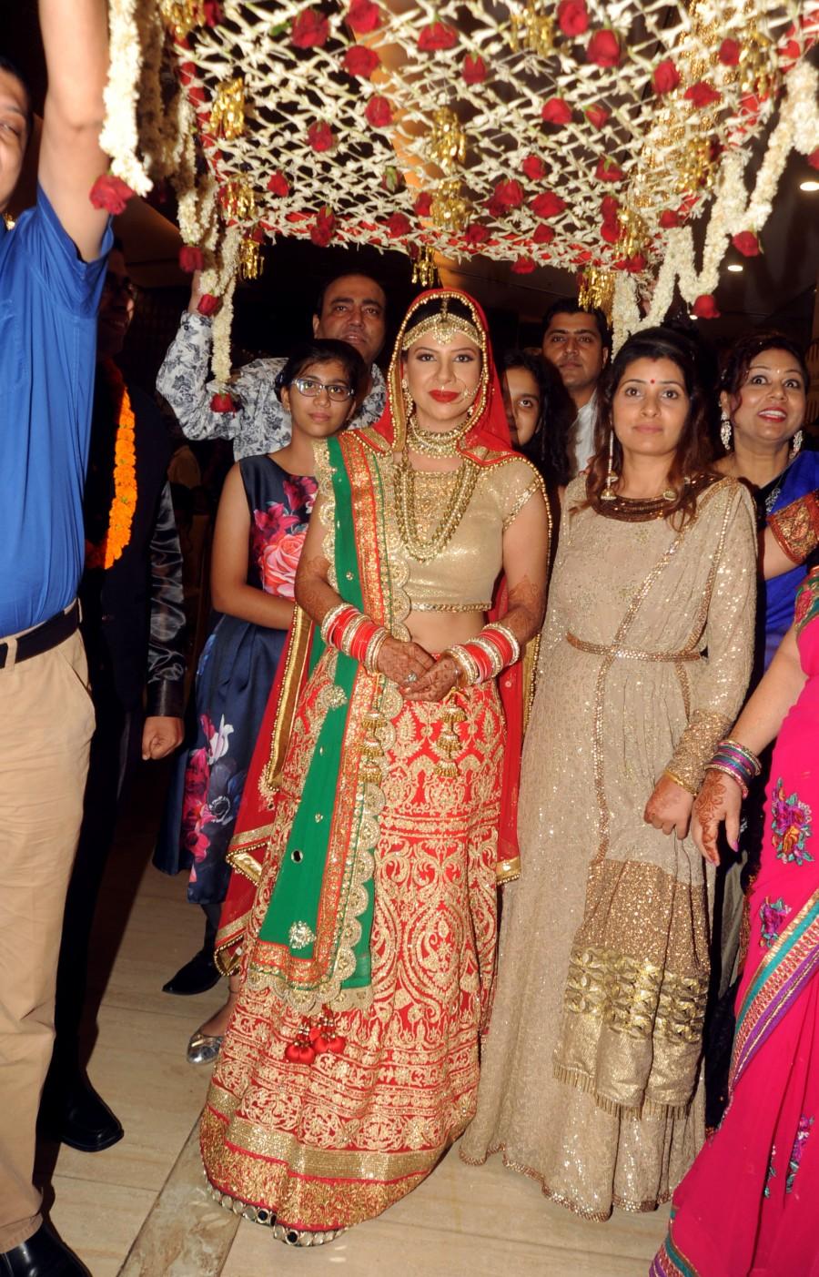 Photos of Bollywood actress Sambhavna Seth ties the knot with longtime boyfriend Avinash Dwivedi. Sambhavna Seth,Sambhavna Seth wedding pictures,Sambhavna Seth wedding pics,Sambhavna Seth wedding images,Sambhavna Seth wedding stills,Sambhavna Seth weds Avinash Dwivedi,Avinash Dwivedi