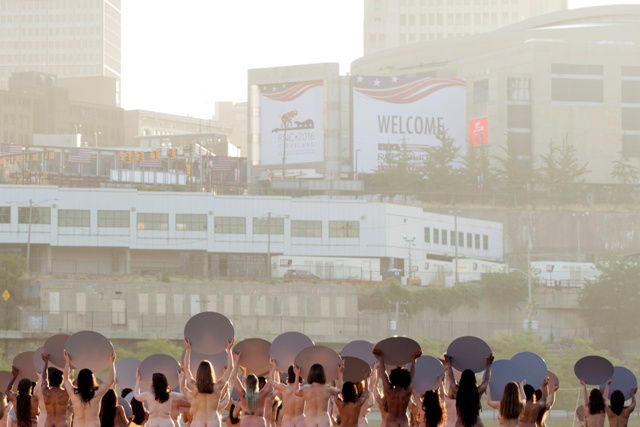 Women posed nude for photographer Spencer Tunick's art installation Donald Trump,Donald Trump candidancy,women pose nude,women nude pose,Donald Trump news,against Donald Trump,Spencer Tunick,Spencer Tunick installation,Spencer Tunick art installation