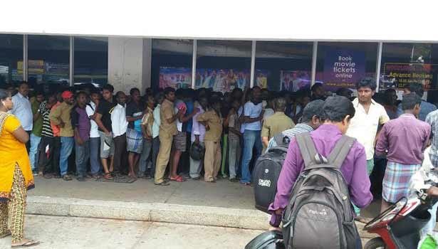 From flying all the way from London to Mumbai's Aurora theatre to giving free auto rides to those who want to watch Kabali,Kabali fdfs,Rajinikanth,Kabali mania,Kabali release,Kabali first show,Kabali first day first show,Rajinikanth's fans