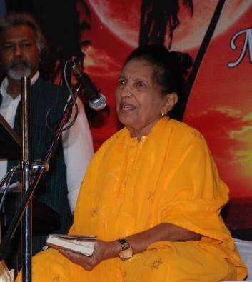 Legendary Bollywood playgback singer and ghazal maestro Mubarak Begum Shaikh passed away after prolonged illness at her residence late Monday night. Mubarak Begum Shaikh,Mubarak Begum,Singer Mubarak Begum,Mubarak Begum dead,Mubarak Begum passed away,Mubarak Begum dies,Legendary singer Mubarak Begum Shaikh