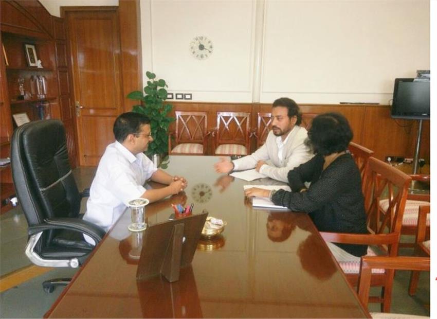 Actor Irrfan Khan met Delhi Chief Minister Arvind Kejriwal here on Tuesday as a common man of the country and put to him several questions on changes in the nation's political system and about freedom of expression. Irrfan Khan meets Arvind Kejriwal,Irrfan Khan,Arvind Kejriwal,Madaari actor Irrfan Khan,aam aadmi,Irrfan Khan with Arvind Kejriwal,Irrfan Khan met Arvind Kejriwal,Irrfan Khan and Arvind Kejriwal,Irrfan Khan and Arvind Kejriwal pics,Irrfan Khan and Arvind