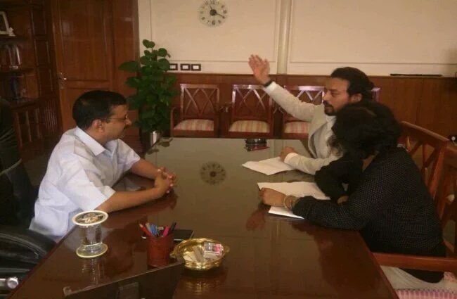 Actor Irrfan Khan met Delhi Chief Minister Arvind Kejriwal here on Tuesday as a common man of the country and put to him several questions on changes in the nation's political system and about freedom of expression. Irrfan Khan meets Arvind Kejriwal,Irrfan Khan,Arvind Kejriwal,Madaari actor Irrfan Khan,aam aadmi,Irrfan Khan with Arvind Kejriwal,Irrfan Khan met Arvind Kejriwal,Irrfan Khan and Arvind Kejriwal,Irrfan Khan and Arvind Kejriwal pics,Irrfan Khan and Arvind