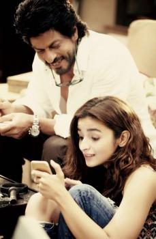 Shah Rukh Khan, Alia Bhatt's Dear Zindagi first look poster revealed.
