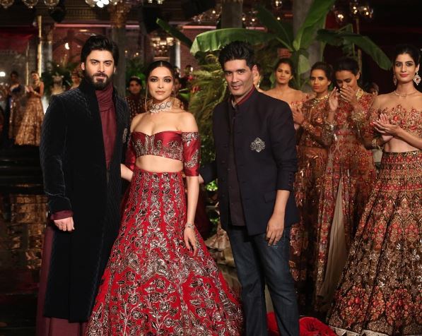 Ace fashion designer Manish Malhotra showcased his latest collection ICW 2016,Deepika Padukone,Fawad Khan,Deepika Padukone dazzles at Manish Malhotra show,Deepika Padukone at Manish Malhotra show,Manish Malhotra show,Deepika Padukone hot pics,Deepika Padukone hot images,Deepika Padukone hot photos,Deepika Padukone hot stil