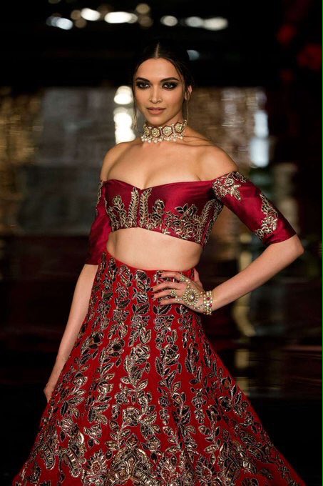 ICW 2016,Deepika Padukone,Fawad Khan,Deepika Padukone dazzles at Manish Malhotra show,Deepika Padukone at Manish Malhotra show,Manish Malhotra show,Deepika Padukone hot pics,Deepika Padukone hot images,Deepika Padukone hot photos,Deepika Padukone hot stil