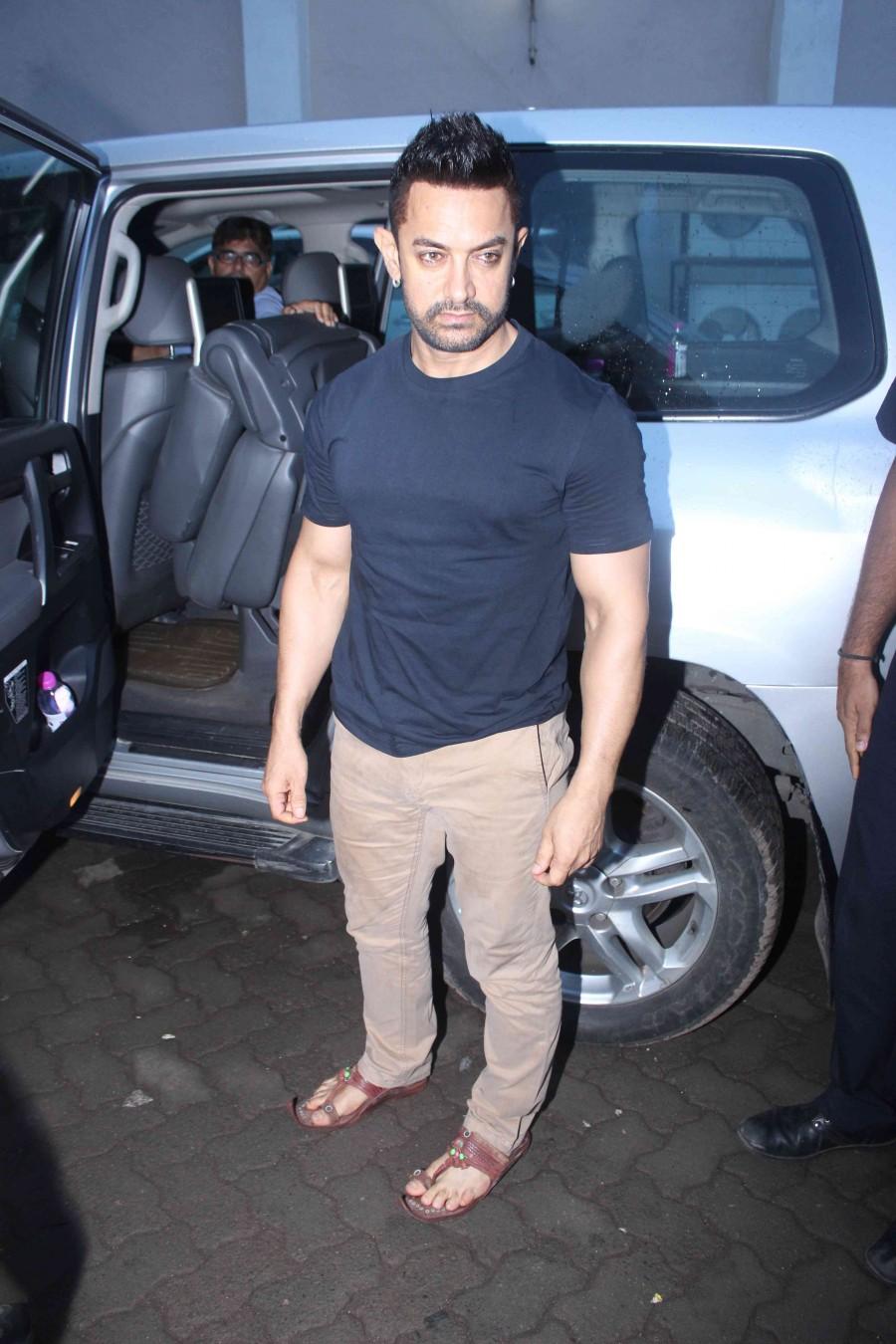Bollywood actor Aamir Khan and Kareena Kapoor Khan spotted at Mehboob studio, Bandra. Aamir Khan,Kareena Kapoor Khan,Kareena Kapoor,Aamir Khan and Kareena Kapoor Khan,Aamir Khan at Mehboob studio,Kareena Kapoor Khan at Mehboob studio,Kareena Kapoor at Mehboob studio,Aamir Khan pics,Aamir Khan images,Aamir Khan photos,Aamir Khan stills,Aami