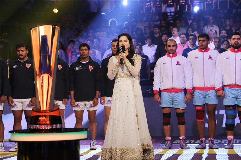 In today's first match Jaipur Pink Panthers will play against Dabang Delhi KC in match no. 44 at Dome@NSCI, SVP Stadium of Star Sports Pro Kabaddi Season 4. On this occasion the national anthem is sung by Bollywood actress and model – Sunny Leone. Sunny Leone,Sunny Leone sings National Anthem,Star Sports Pro Kabaddi,Pro Kabaddi,Sunny Leone pics,Sunny Leone images,Sunny Leone stills,Sunny Leone pictures,Sunny Leone hot pics,Sunny Leone hot images,Sunny Leone hot stills,Sunny Leone hot pictures