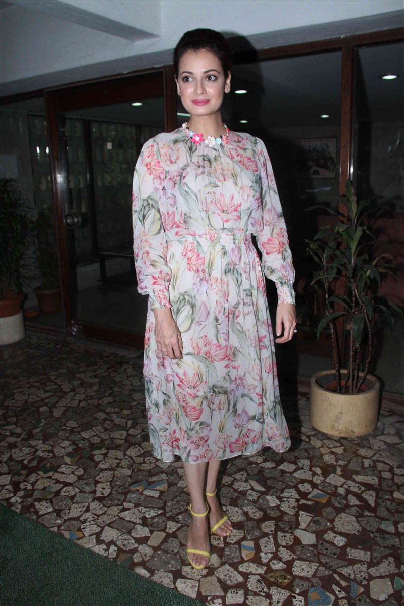 Bollywood actress Dia Mirza unveils the cover of Health and Nutrition Magazine. Dia Mirza,Dia Mirza unveils the cover of Health and Nutrition Magazine,Health and Nutrition Magazine,Dia Mirza latest pics,Dia Mirza latest images,Dia Mirza latest photos,Dia Mirza latest stills,Dia Mirza latest pictures