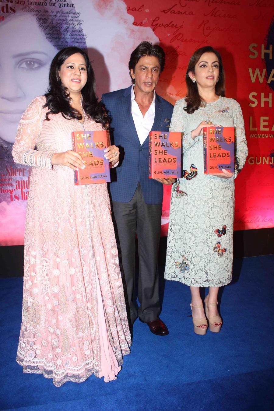 Bollywood actor Shahrukh Khan and Neeta Ambani launch Gunjan Jain book. Shahrukh Khan,Neeta Ambani,Shahrukh Khan launches Gunjan Jain book,Neeta Ambani launches Gunjan Jain book,Gunjan Jain book,SRK,actor Shahrukh Khan,Shahrukh Khan latest pics,Shahrukh Khan latest images,Shahrukh Khan latest photos,Shahrukh Khan latest still