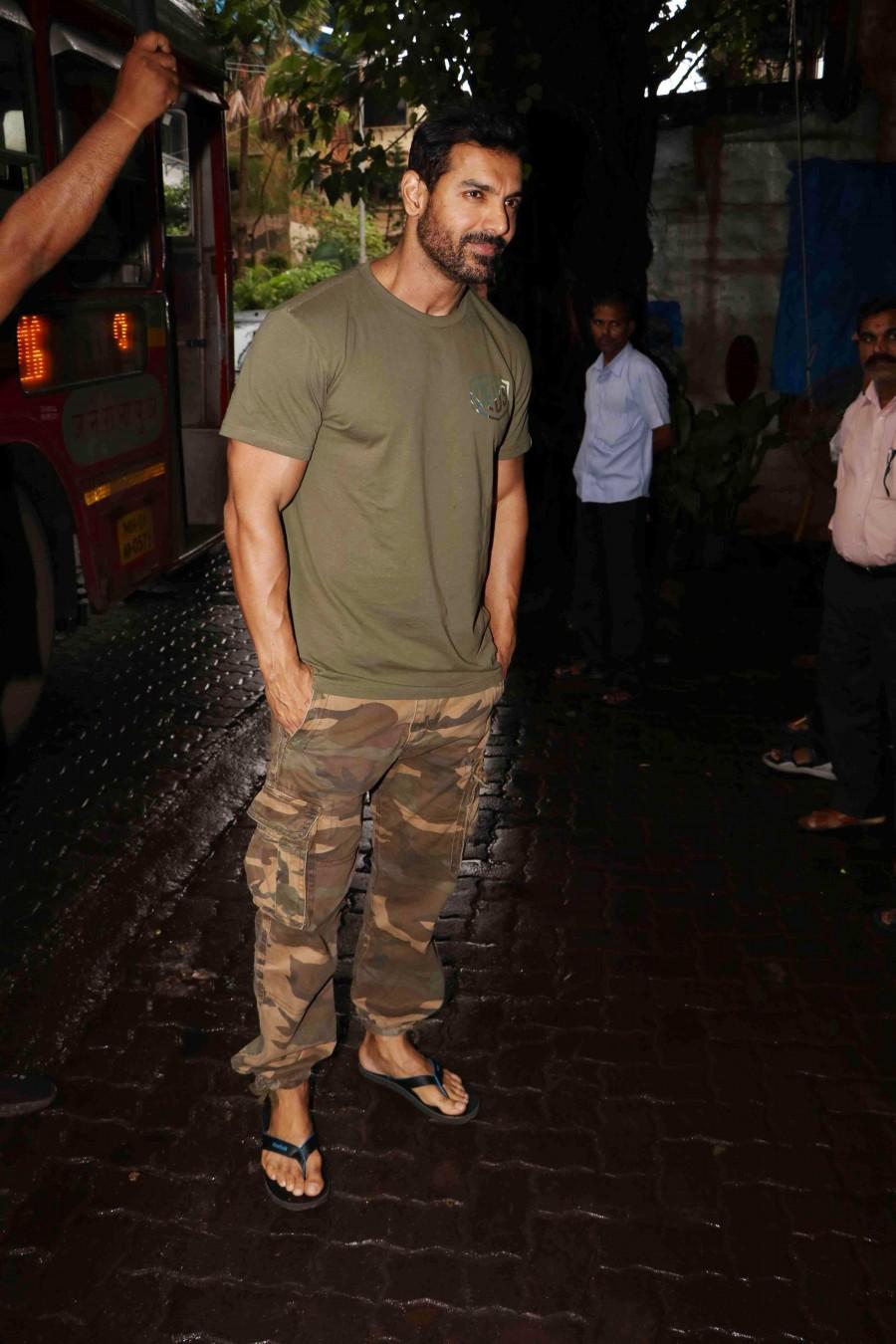 Tiger Shroff,John Abraham,Jacqueline,Jacqueline Fernandez,Tiger Shroff spotted at Bandra,John Abraham spotted at Bandra,Jacqueline spotted at Bandra