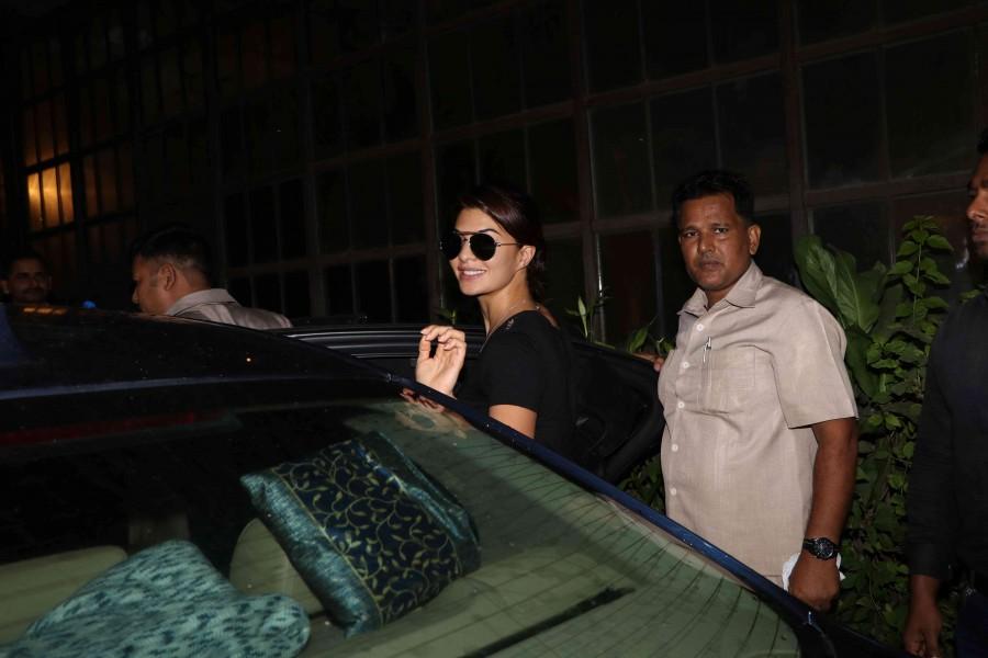Celebs like Tiger Shroff, John Abraham, Jacqueline spotted at Bandra. Tiger Shroff,John Abraham,Jacqueline,Jacqueline Fernandez,Tiger Shroff spotted at Bandra,John Abraham spotted at Bandra,Jacqueline spotted at Bandra