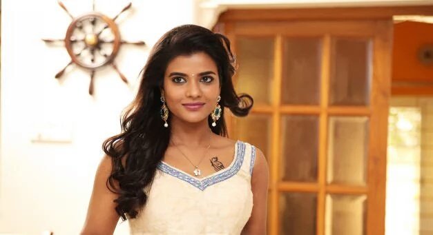 Kattapava Kaanom is an upcoming Tamil movie directed by Mani Seiyon. The film stars Sibiraj and Aishwarya Rajesh in the lead role, while Kaali Venkat, Yogi Babu appears in the supporting role. Kattapava Kaanom,Sibiraj,Aishwarya Rajesh,Sibiraj and Aishwarya Rajesh,Kattapava Kaanom movie stills,Kattapava Kaanom movie pics,Kattapava Kaanom movie images,Kattapava Kaanom movie pictures,Kattapava Kaanom movie photos,Kattapava Kaanom stills,Kattapava