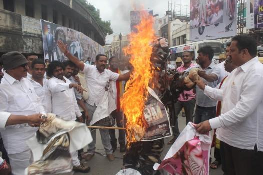 Vatal Nagaraj protest against Rajinikanth's Kabali movie.