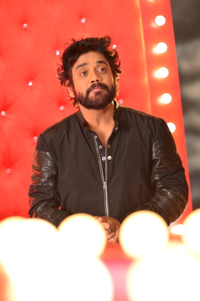 Akkineni Nagarjuna,Akkineni Nagarjuna sings,Nagarjuna turns singer for 'Nirmala Convent',Nagarjuna sings for Nirmala Convent,Nirmala Convent,Kotha kotha bhasha,Akkineni Nagarjuna singinf,Akkineni Nagarjuna pics,Akkineni Nagarjuna images,Akkineni