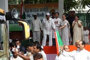 Congress UP poll campaign,UP poll campaign,Congress poll campaign,Sonia Gandhi,Rahul Gandhi,3-day bus yatra,Congress Vice President Rahul Gandhi,Raj Babbar,Ghulam Nabi Azad,Babbar,Dikshit,bus yatra,cONGRESS bus yatra