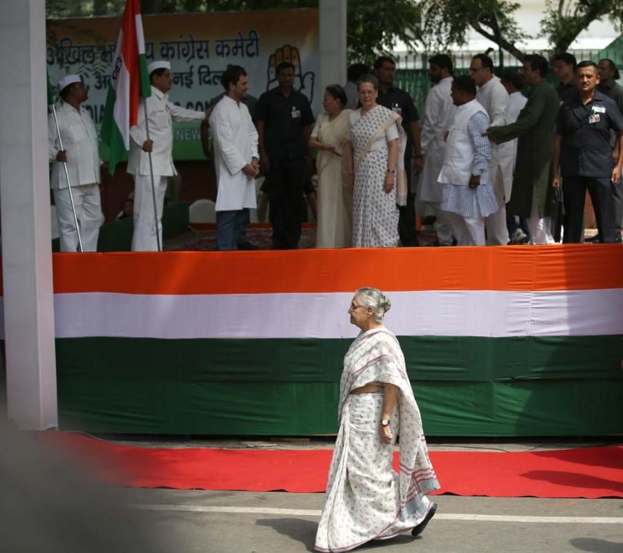 Congress President Sonia Gandhi on Saturday flagged off here a three-day bus yatra to Uttar Pradesh which is intended to inform the people about the failures of successive non-Congress governments in the state. Congress UP poll campaign,UP poll campaign,Congress poll campaign,Sonia Gandhi,Rahul Gandhi,3-day bus yatra,Congress Vice President Rahul Gandhi,Raj Babbar,Ghulam Nabi Azad,Babbar,Dikshit,bus yatra,cONGRESS bus yatra
