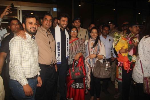 Mr World 2016 Rohit Khandelwal welcomed in India with loud cheers by a swarm of fans.