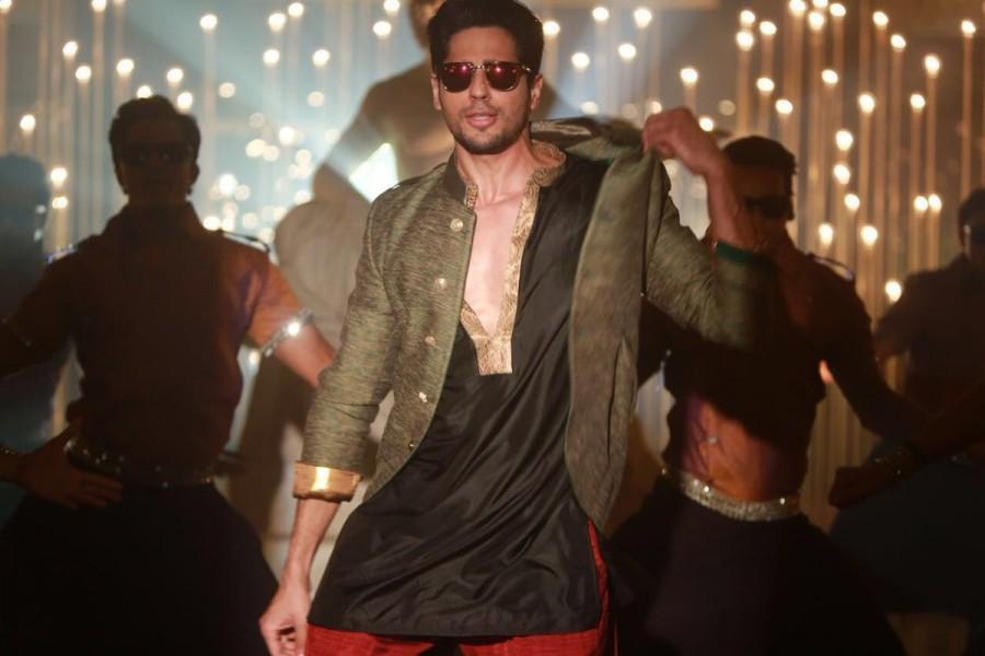 The new look of Sidharth Malhotra and Katrina Kaif from the song 'Kaala Chashma' is out on social media and both the actors are looking splendid in it. Kaala Chashma,Kaala Chashma first look,Sidharth Malhotra,Katrina Kaif,Kaala Chashma poster,bollywood movie Kaala Chashma,Sidharth Malhotra and Katrina Kaif