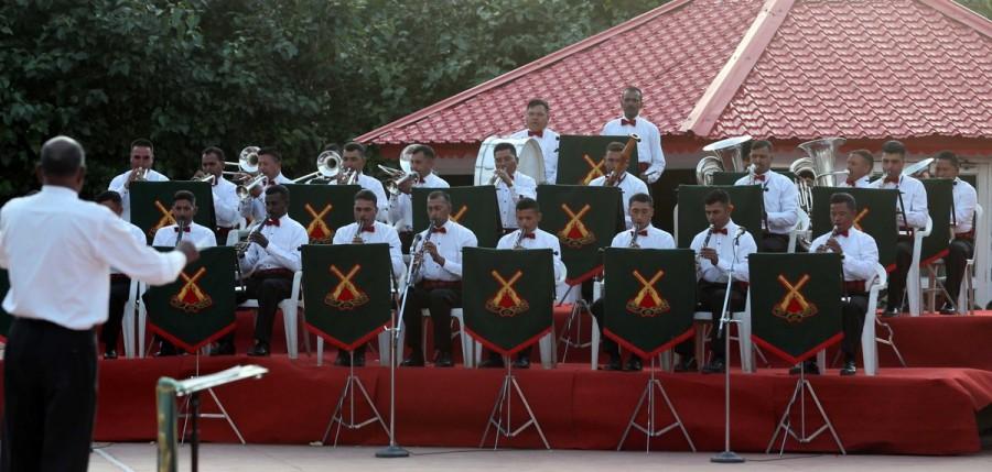 On 17th 'Kargil Vijay Diwas', nation pays tribute to brave Indian soldiers. Kargil Vijay Diwas,India pays tribute,Kargil War,17th Kargil Vijay Diwas,India pays tribute to martyrs of the Kargil War on 17th Kargil Vijay Diwas,Indian soldiers,brave Indian soldiers