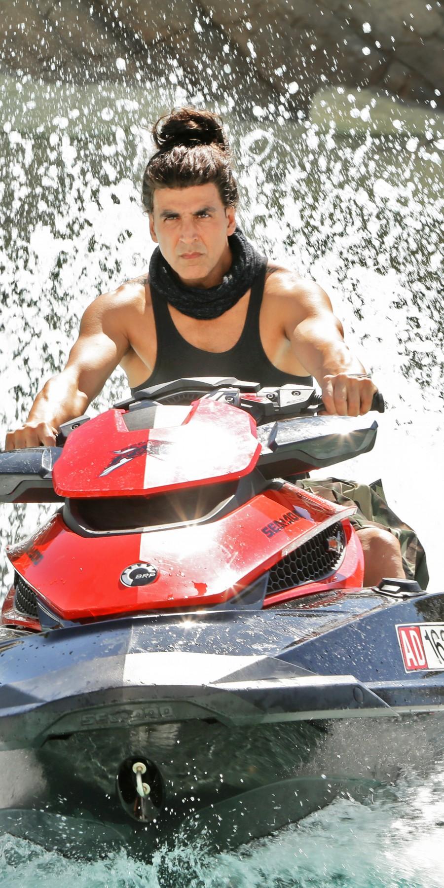 Here's the surprise package of Dishoom! Presenting Akshay Kumar in a never seen before super cool avatar for a special cameo in Rohit Dhawan's Dishoom. Akshay Kumar,Akshay Kumar in Dishoom,Akshay Kumar first look in Dishoom,Akshay Kumar cameo in Dishoom,Akshay Kumar pics,Varun Dhawan,John Abraham,Jacqueline Fernandez,Akshay Kumar latest images,Akshay Kumar latest stills,Akshay Kumar latest pictures