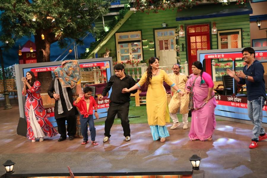 Actor Arshad Warsi and his wife Maria Goretti on the sets of The Kapil Sharma Show. Arshad Warsi,Maria Goretti,The Kapil Sharma Show,Arshad Warsi and wife Maria Goretti,Arshad Warsi and Maria Goretti,Sony Entertainment Television,The Kapil Sharma Show on the sets