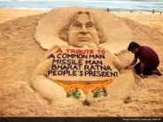 Sand artist Sudarsan Pattnaik pays tribute to APJ Abdul Kalam on his first death anniversary.