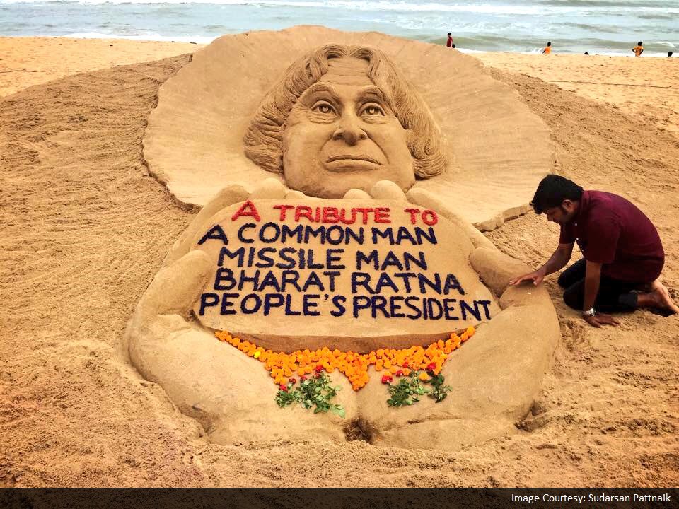 Sand artist Sudarsan Pattnaik pays tribute to APJ Abdul Kalam on his first death anniversary. APJ Abdul Kalam,APJ Abdul Kalam first death anniversary,APJ Abdul first death anniversary,APJ Abdul death anniversary,Abdul Kalam,Sudarsan Pattnaik,Sand artist Sudarsan Pattnaik